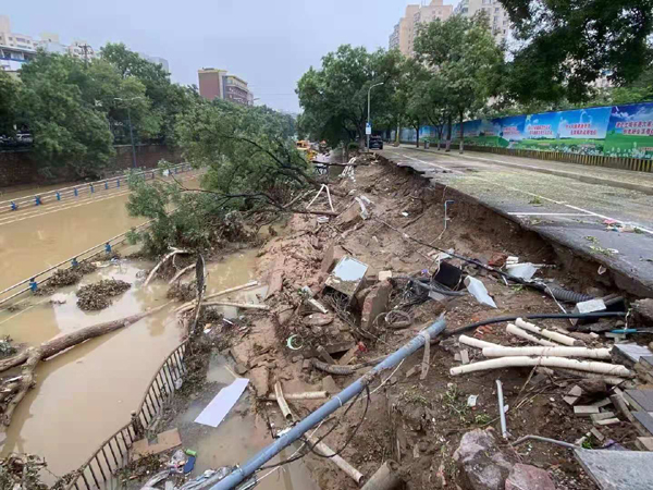 郑州洪灾过后面临的大量湿度垃圾如何处理”