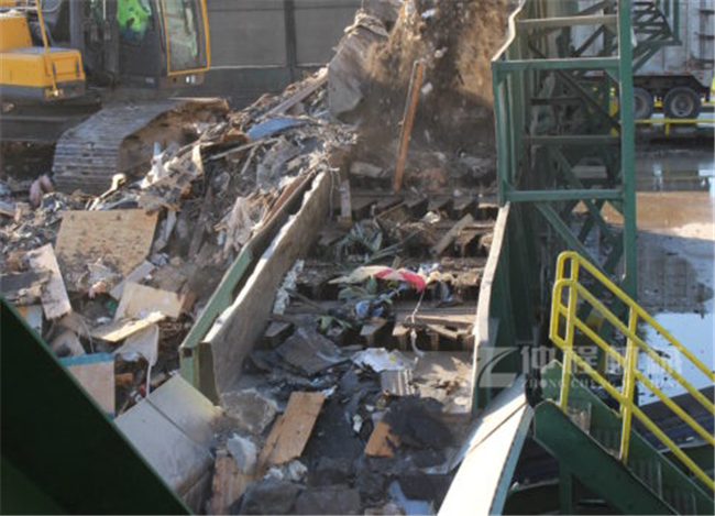 陈腐垃圾处理现场