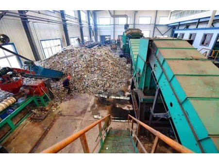 再生垃圾分拣设备实现废旧物资重复利用”